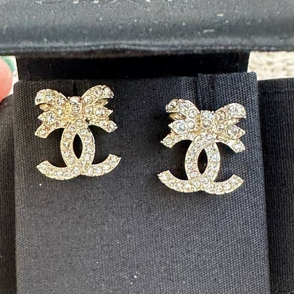** SOLD ** Chanel Earrings - Picture 3 of 12
